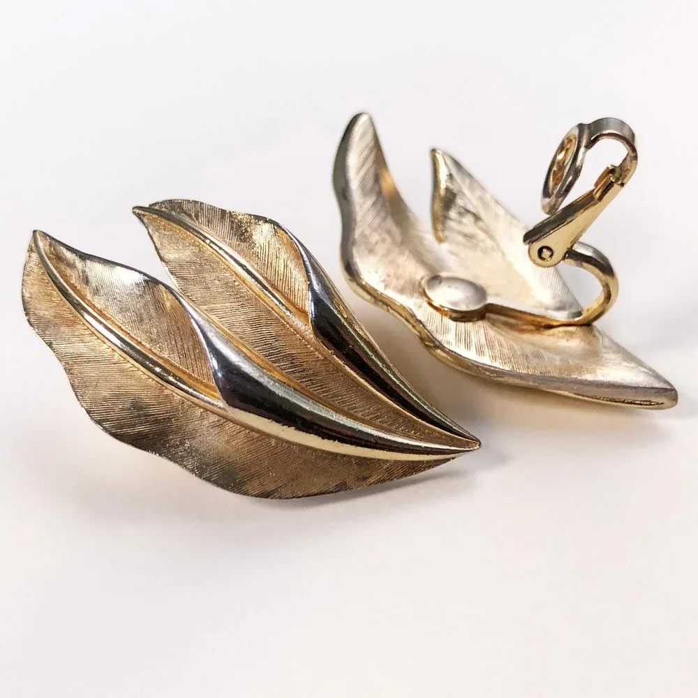 Gold leaf earrings clip on, signed Crown Trifari matt gold tone leaves earrings